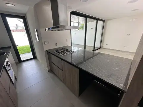 Casa 4 ambientes con 3 baños