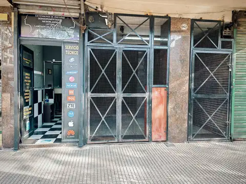 LOCAL EN GALERIA A LA CALLE. ENTRADA INDEPENDIENTE