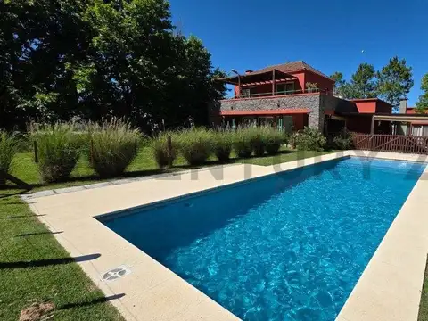 VENTA Casa 5 Ambientes con Piscina en Chacras La Primavera Golf, Carlos Keen – ACEPTA PERMUTA