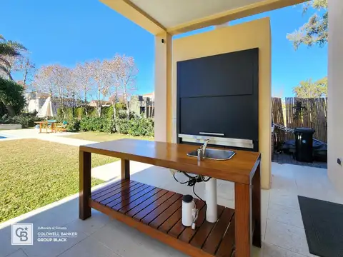 Casa en Venta con 6 cocheras