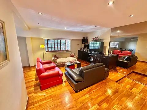 Depto Tipo Casa en Venta de 5 ambientes