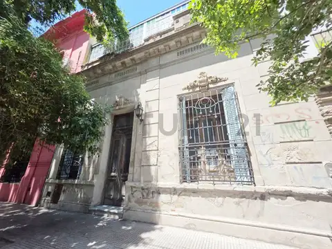 VENTA CASA SOBRE LOTE PROPIO DE CINCO AMBIENTES EN COLEGIALES