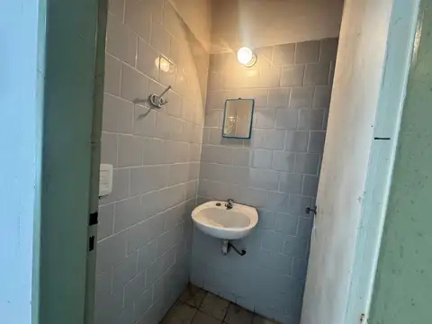 Oficina 5 ambientes con 1 baño