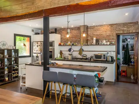Casa 6 ambientes con 3 baños