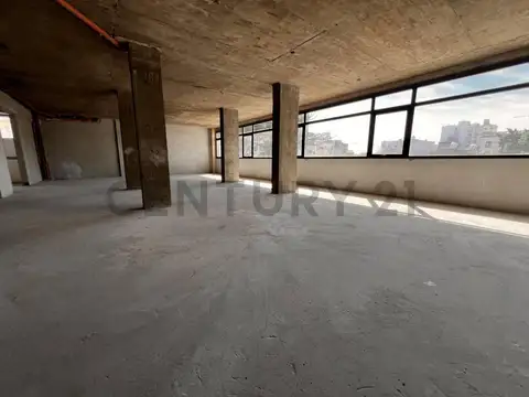 5 entre 43 y 44 , Piso 0