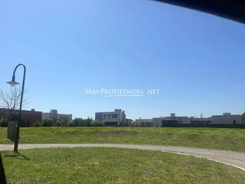 Terreno en Venta 20  mts Fondo
