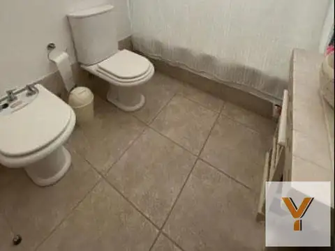 Casa 7 ambientes con 4 baños