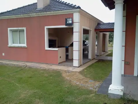Casa 7 ambientes con 4 baños