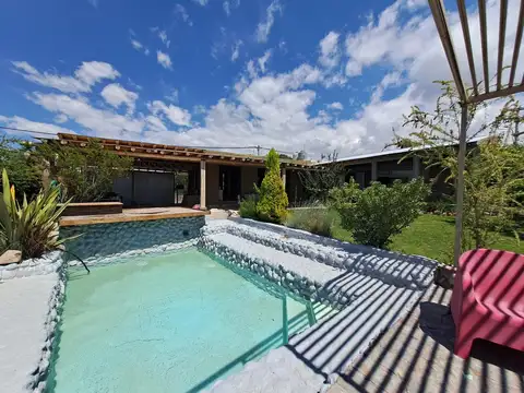 Casa en venta, con Jardín y pileta - B° Privado Balcón de la Sierra
