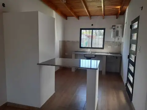 Depto Tipo Casa en Alquiler con 1 cocheras