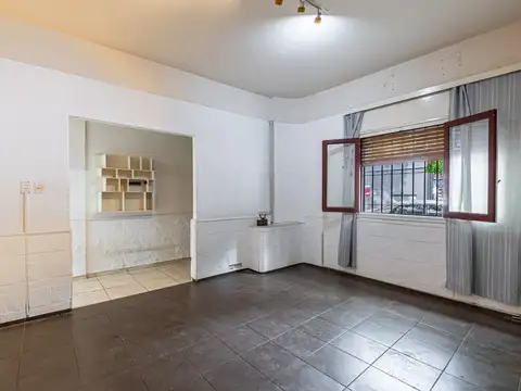Casa con excelente ubicación | Ideal vivienda o uso comercial