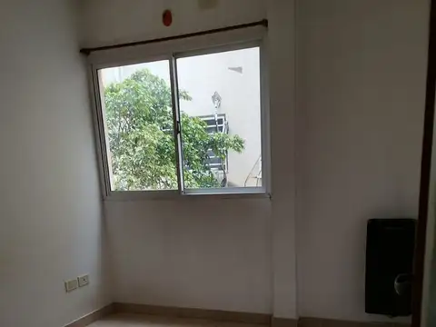 Depto 2 ambientes interno con cochera