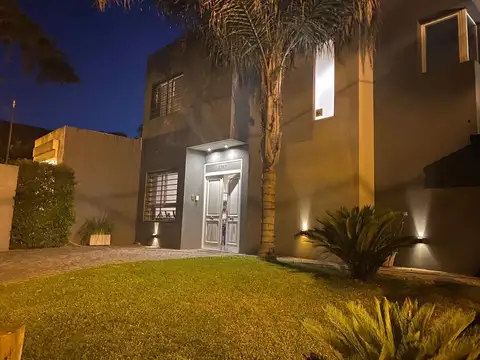 Casa 4 ambientes con 3 baños
