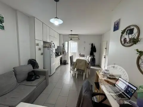 Impecable Monoambiente en Almagro con patio y balcón.