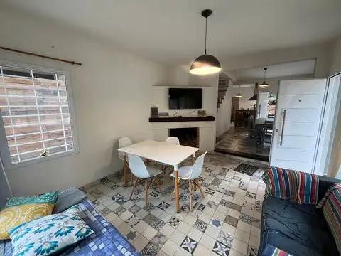 Casa 4 ambientes con 2 baños