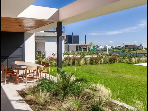Casa 7 ambientes con 2 baños