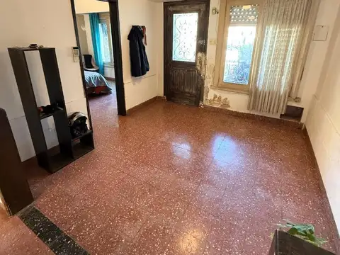 Casa 3 Ambientes con fondo y terraza en Venta en Lanús