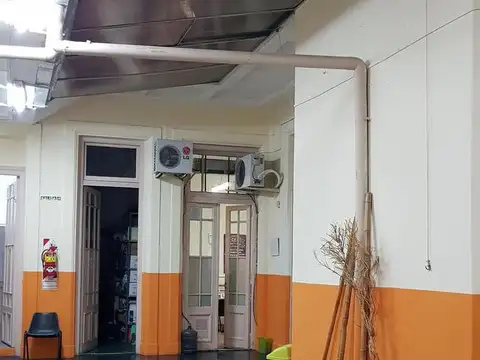 Oficina 10 ambientes con 3 baños