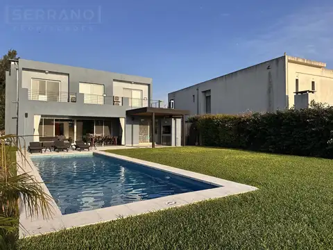 Casa en venta de 6 ambientes con pileta y vista al lago en La Comarca, General Pacheco Tigre