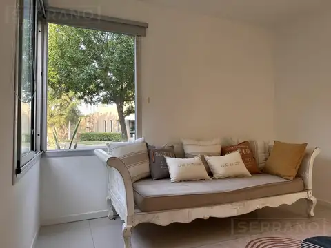 JBI. Casa en venta de 7 ambientes con pileta y vista al lago en La Comarca, General Pacheco Tigre