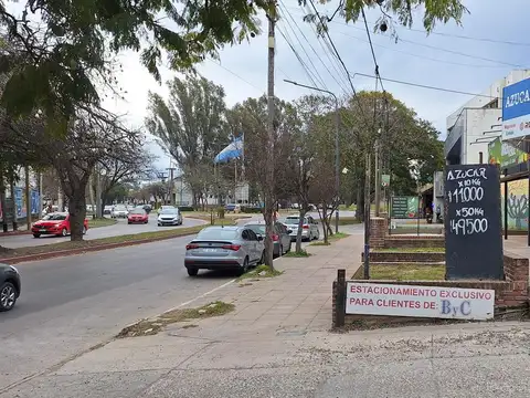 Av. Rafael Núñez  al 6400
