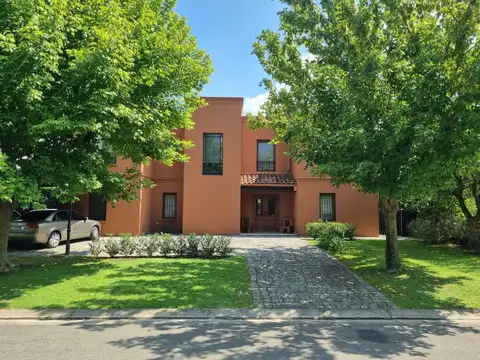 Casa en Venta con 5 cocheras