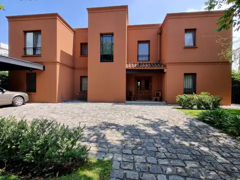 Casa en Venta en Loma Verde, USD 370.000