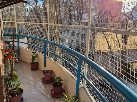 DEPARTAMENTO DE 2 AMBIENTES CON BALCÓN / AMPLIO Y LUMINOSO   SUM, PILETA/ TOTEM DE SEGURIDAD