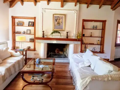 Casa 8 ambientes con 5 baños