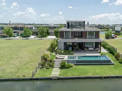 Casa 7 ambientes con 3 baños