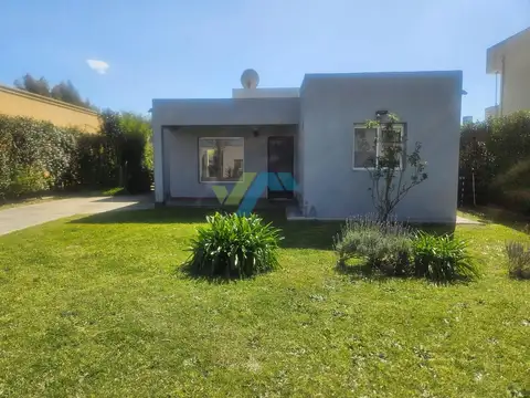 Casa  en Alquiler en San Eduardo, Pilar del Este, Pilar