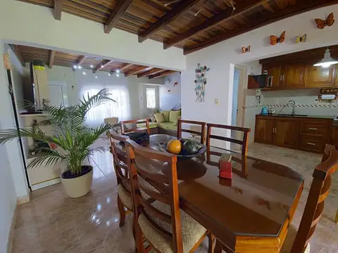 Casa 5 ambientes con 1 baño