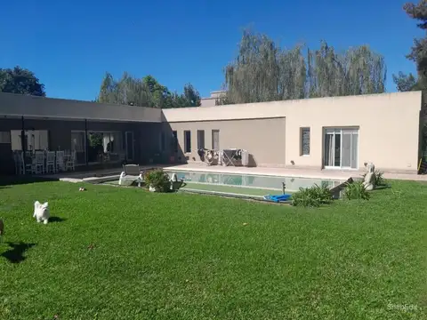 Casa en Venta con 4 cocheras
