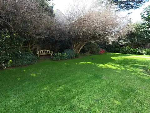 Casa en Venta con 4 cocheras