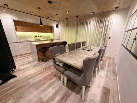 SEMIPISO EN VENTA CON COCHERA Y BAULERA EN LINIERS