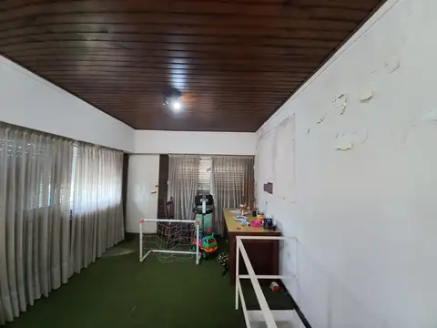 Casa en Venta con 3 cocheras