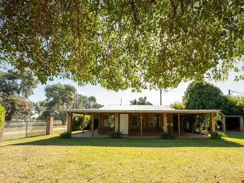 Venta casa de 3 dormitorios  con jardín y pileta, Oliveros
