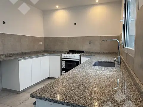 Depto Tipo Casa en Alquiler de 6 ambientes