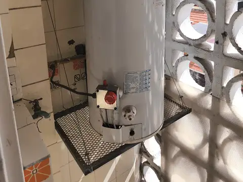 DEPARTAMENTO 2 AMBIENTES CON BALCÓN Y VISTA AL FRENTE. PASAJE NECOCHEA 1889 PISO 4B AVELLANEDA