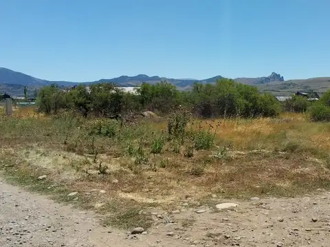 EQUIPO REMAX VENDE LOTE EN LAS MARIAS DEL VALLE.