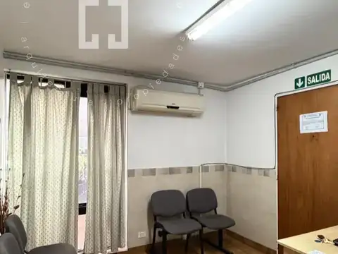 Oficina 5 ambientes con 1 baño