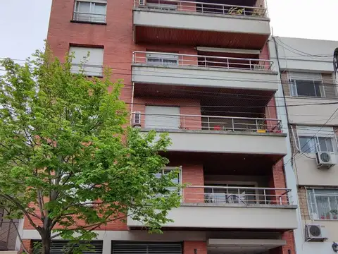 Venta Excelente departamento 2 ambintes con patio en Villa Devoto