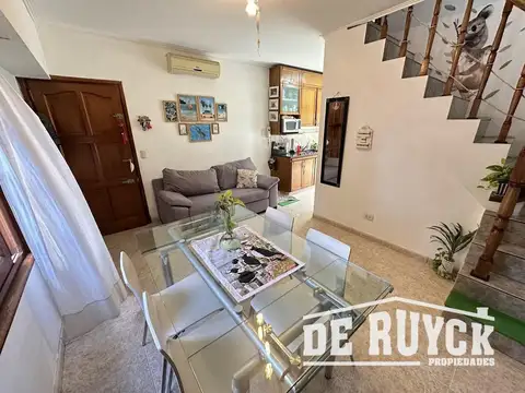 Casa 4 ambientes con 2 baños