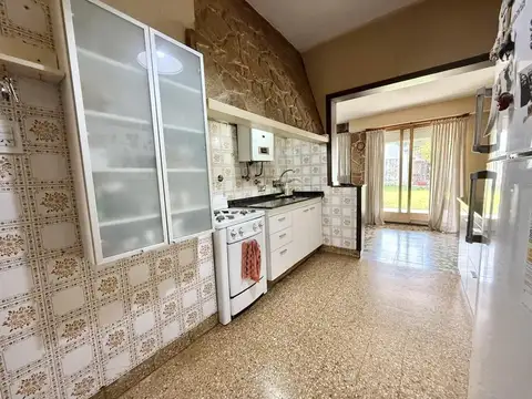 Casa 3 ambientes con 2 baños