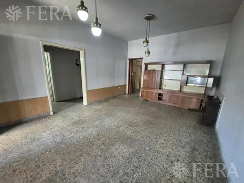 Venta casa 4 ambientes con cochera en Temperley