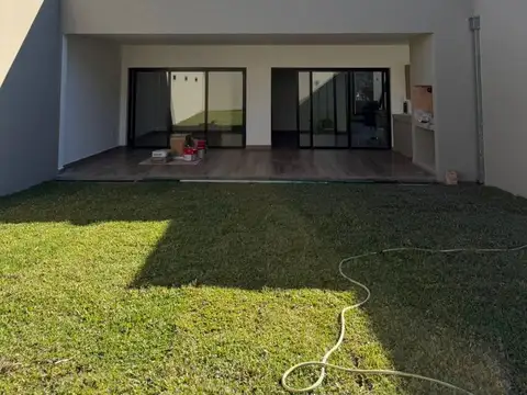 Exc Casa 3 dor Vta gge/jard/qcho/asador Peteribies y Canelos