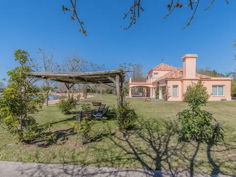 Casa 5 ambientes con 3 baños