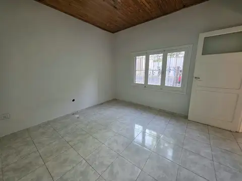 Casa 5 ambientes con 1 baño