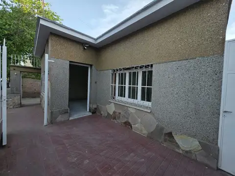 Casa con Galpón Independiente en Venta – Gutiérrez, Maipú