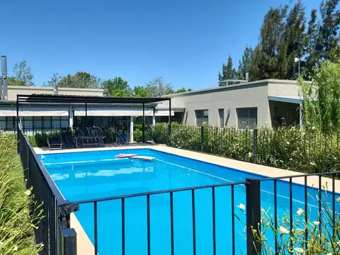 Casa en Venta con 4 cocheras